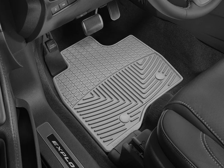 WeatherTech All-Weather Floor Mats у салоні Ford Explorer. Фото: WeatherTech.